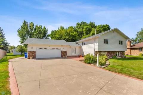 28 Birch Ln S, Fargo, ND 58103 photo 2