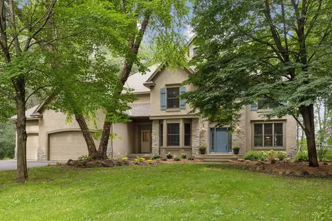 4 Lawton Ln, North Oaks, MN 55127