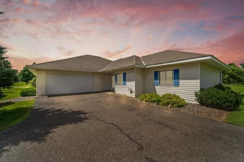 722 Waldroff Farm Rd #B, Hudson, WI 54016