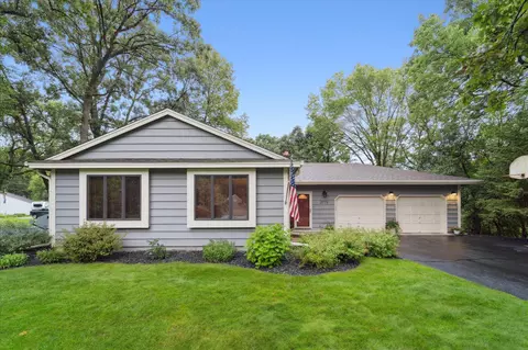 3770 S Hills Ct, Eagan, MN 55123