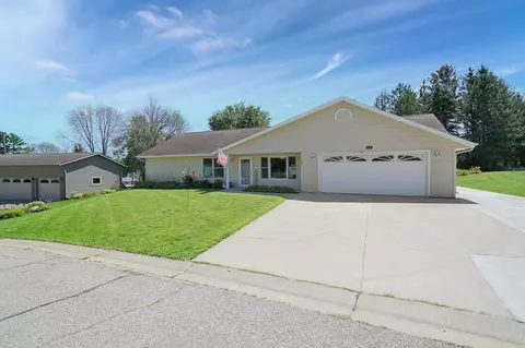 902 Marie Ln, Zumbrota, MN 55992