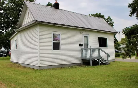 623 Dewey Ave N, Thief River Falls, MN 56701