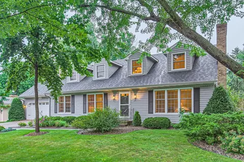 7100 Glenross Rd, Woodbury, MN 55125