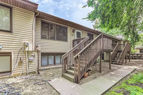 305 River Woods Ln, Burnsville, MN 55337