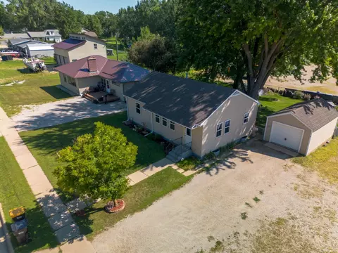 913 S Section Ave, Spring Valley, MN 55975 photo 2