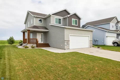 5528 58th St S, Fargo, ND 58104