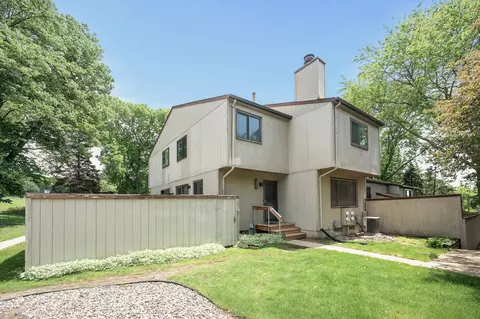 6372 Saint Johns Dr, Eden Prairie, MN 55346