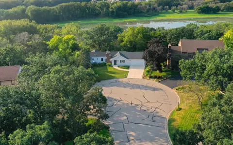 4107 Overlook Cir, Bloomington, MN 55437