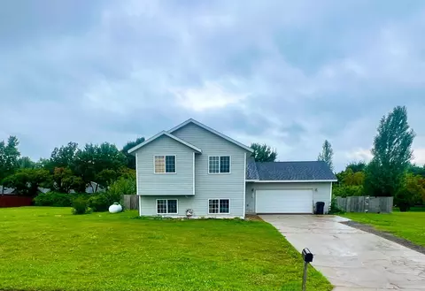 220 Cardinal Pl, Audubon, MN 56511