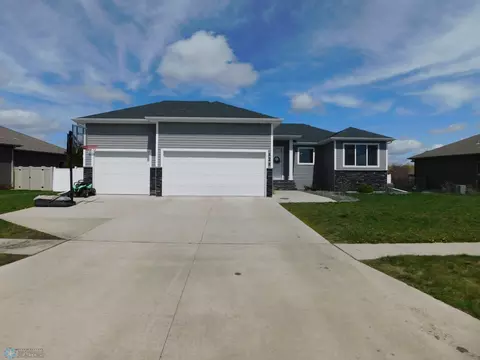 424 47 Ave W, West Fargo, ND 58078