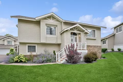 887 Ivy Ln, Eagan, MN 55123