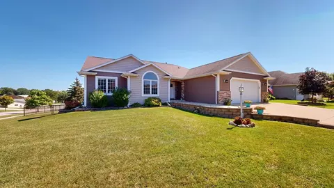 1004 Double Eagle Ave SE, Rochester, MN 55904