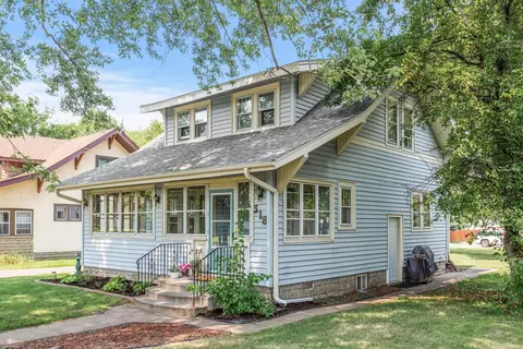 318 2nd Ave SW, Cambridge, MN 55008
