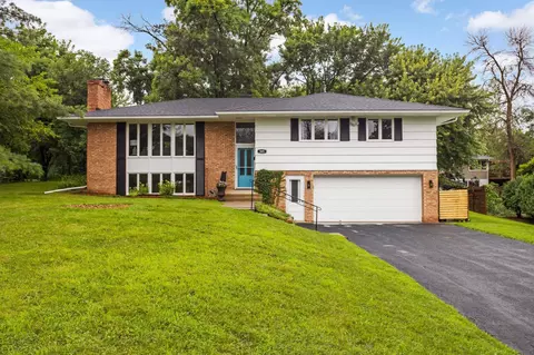 505 Clover Ln, Golden Valley, MN 55422