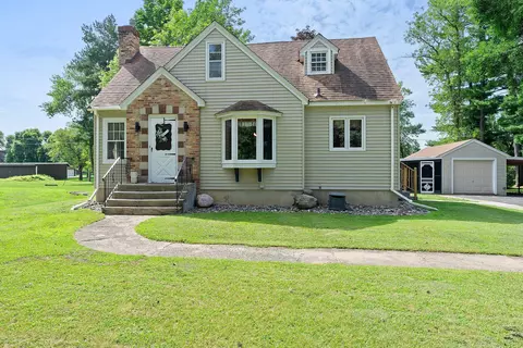 433 11th Ave SW, Cambridge, MN 55008