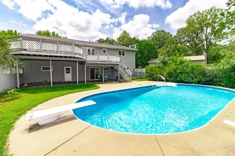 43 Bertha Ct, Mahtomedi, MN 55115