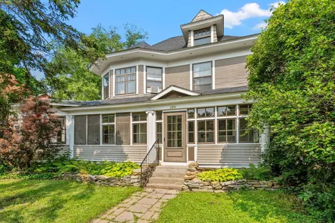 2351 Bayless Pl, Saint Paul, MN 55114