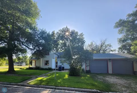 642 6th St, Wyndmere, ND 58081