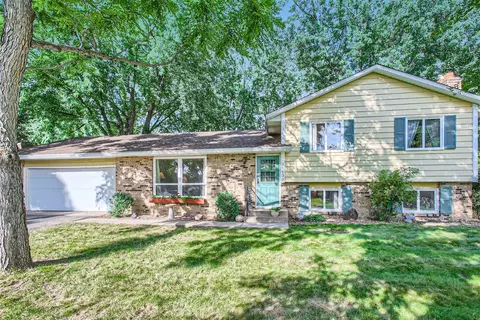 10430 Valley Forge Ln N, Maple Grove, MN 55369