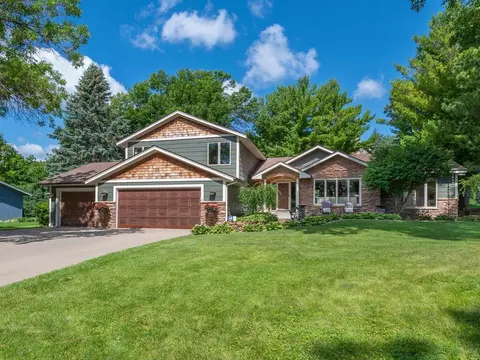 140 Lakeview Terrace Blvd, Waconia, MN 55387