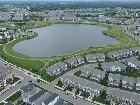 8063 Central Park Way N, Maple Grove, MN 55369