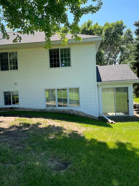 1100 Par Ln, Willmar, MN 56201 photo 3