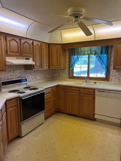 1100 Par Ln, Willmar, MN 56201 photo 9