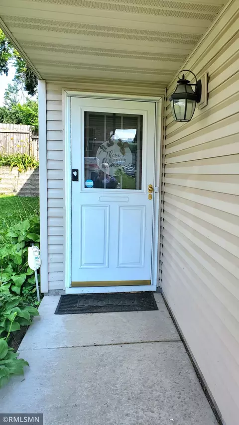 1364 Farrington St, Saint Paul, MN 55117