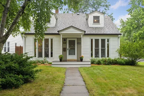 1617 Dunlap St N, Saint Paul, MN 55108