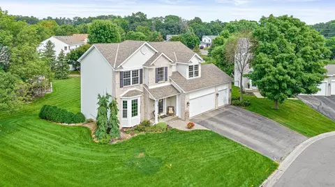 2714 Autumn Woods Dr, Chaska, MN 55318