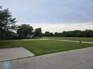 3959 S 3961 S 33rd St, Fargo, ND 58104