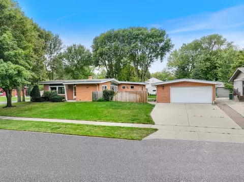 301 N Hill St, Marshall, MN 56258