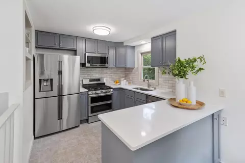 7231 Minnewashta Pkwy, Excelsior, MN 55331