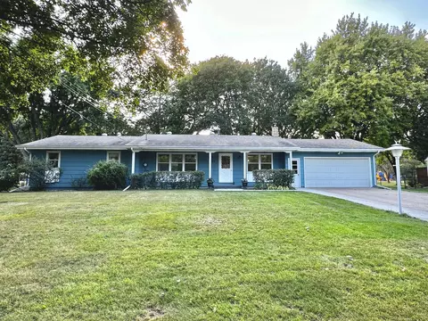 1605 Clare Ct, North Mankato, MN 56003