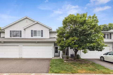 615 Roundhouse St, Shakopee, MN 55379
