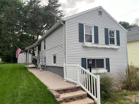 306 3rd St N, Ellendale, MN 56026