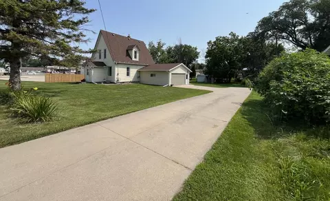 402 3rd Ave NW, Dodge Center, MN 55927
