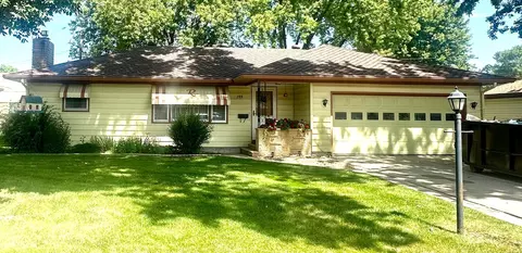 208 Capital Dr, Mankato, MN 56001