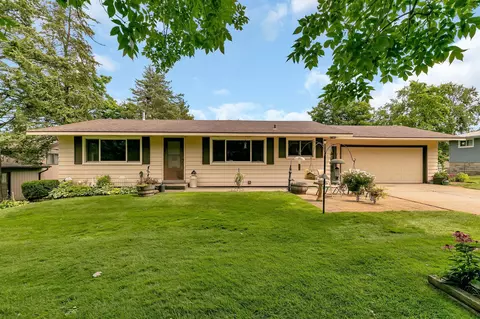 1608 Calvary Hill Ln, Saint Cloud, MN 56301