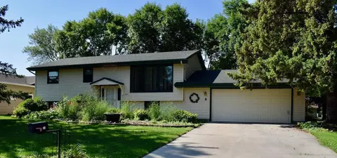 804 Alice Dr, Thief River Falls, MN 56701