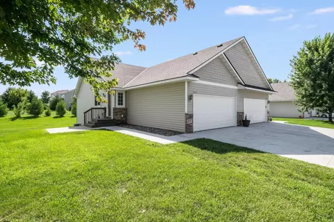 10747 Knollwood Ln, Woodbury, MN 55129