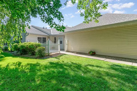 6851 Blackhawk Trl #20, Inver Grove Heights, MN 55077