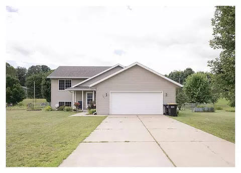 761 Riverbank Ln, Holdingford, MN 56340