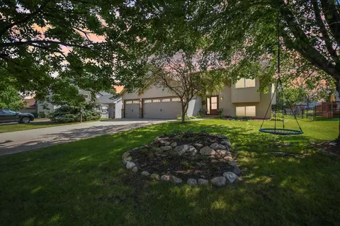 616 Heritage Trl, Jordan, MN 55352