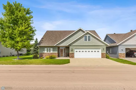 3628 Cypress Ln S, Fargo, ND 58104