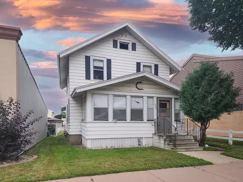 525 W Main St, Marshall, MN 56258