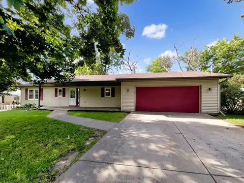 1306 Vista Dr, Burnsville, MN 55337