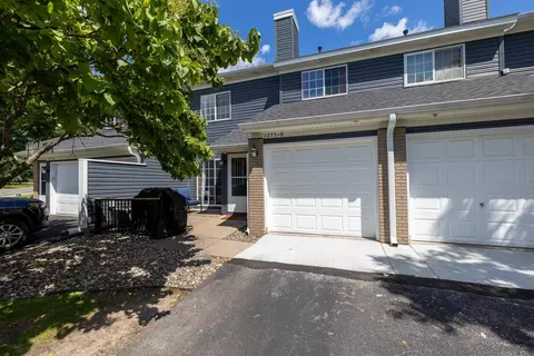 1775 Donegal Dr #8, Woodbury, MN 55125
