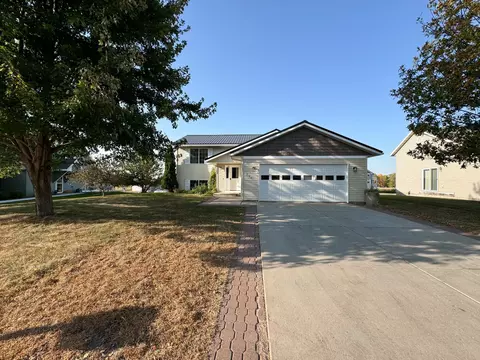 220 Spruce St, Paynesville, MN 56362