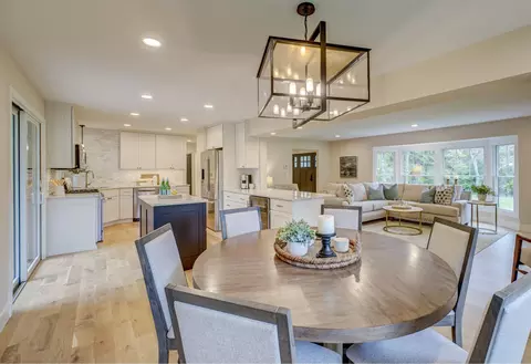 4 Dove Ln, North Oaks, MN 55127